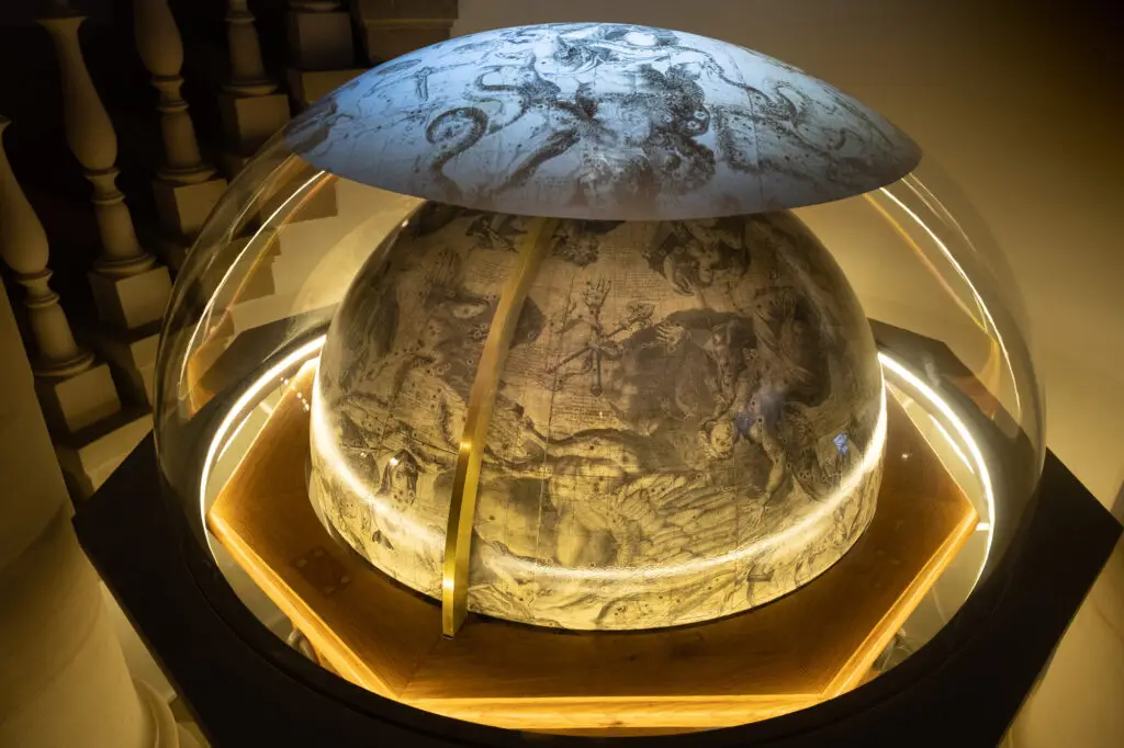 Globes de Coronelli à Strasbourg, Fondation Universités et Hôpitaux Universitaires de Strasbourg, photo par Catherine Schroder